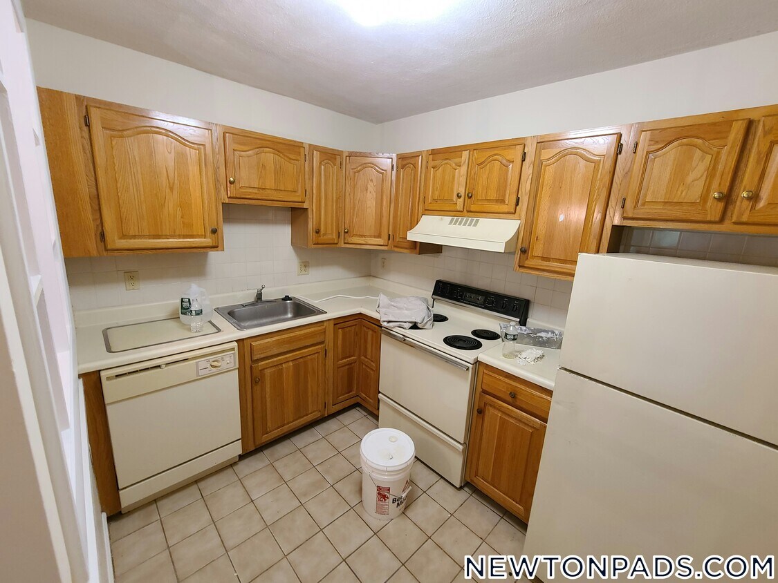 Primary Photo - 276 Grove St