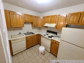 Building Photo - 276 Grove St