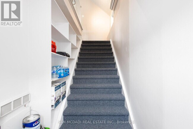 Photo du bâtiment - 14011 Trafalgar Rd