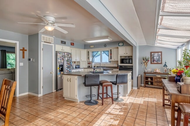 Kitchen - 2433 S Spicewood Ln