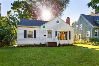 Building Photo - 430 Rosewood Ave