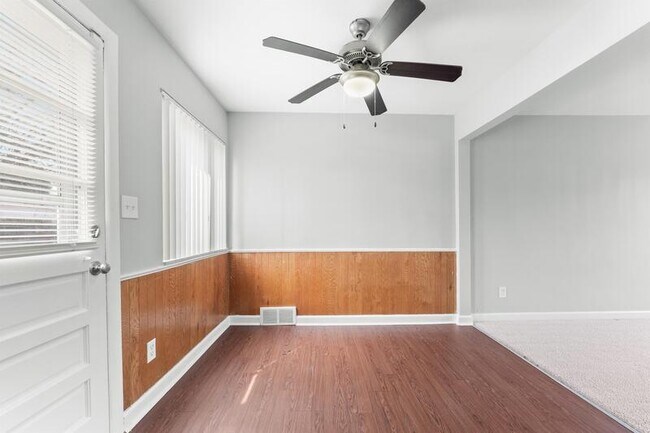 Foto del edificio - 24575 Kelly Rd
