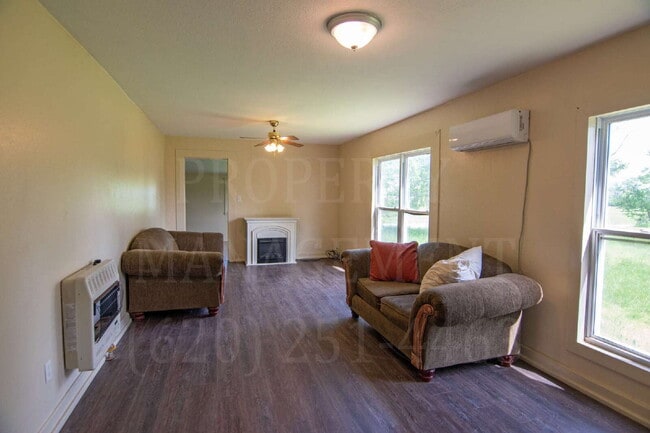 Building Photo - Charming 2-Bedroom 1-Bath + Bonus Room Farmhouse