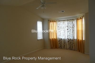 Building Photo - 3224 Village Plaza Dr