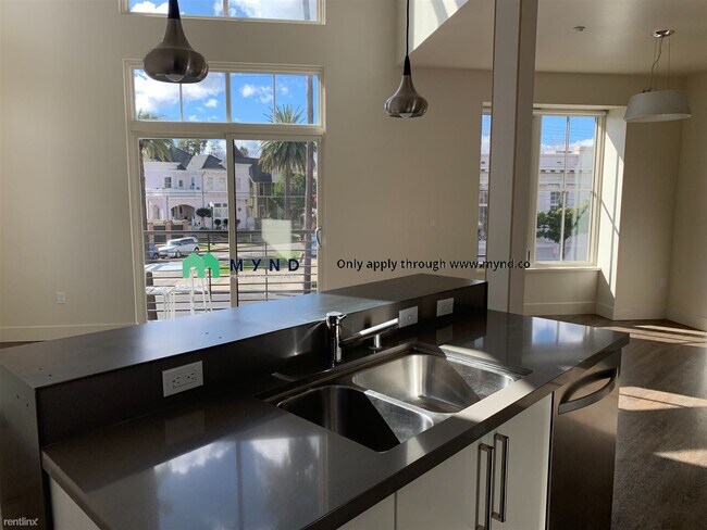 Building Photo - 3 br, 3 bath  - 3425 Broadway Apt 110 Apt 110