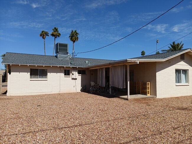 Foto del edificio - 715 W 18th St