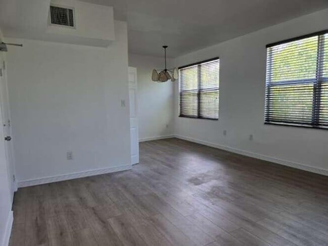Foto del edificio - 1000 SW 12th Ct