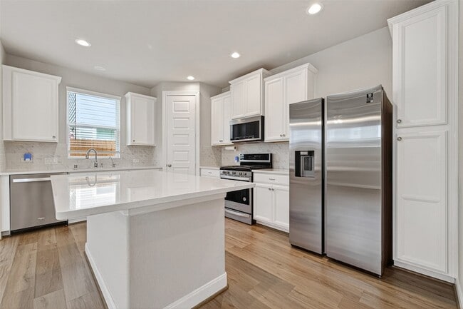 Building Photo - 3103 Little Gem Ln