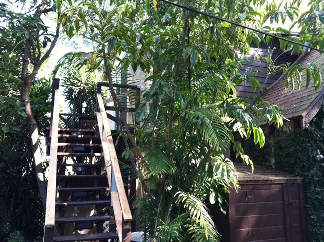 staircase upstairs - 11049 Kling St