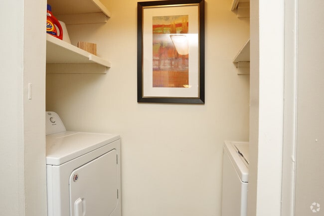 2BR,1BA - Huntleigh Woods