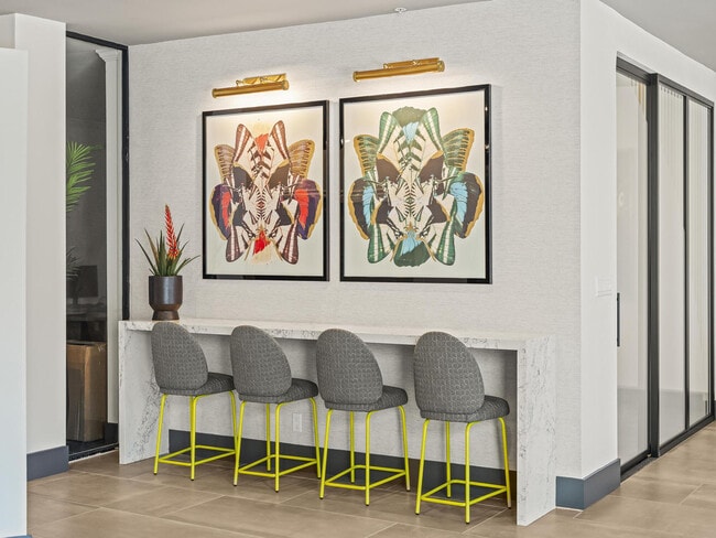 Building Photo - Clinton