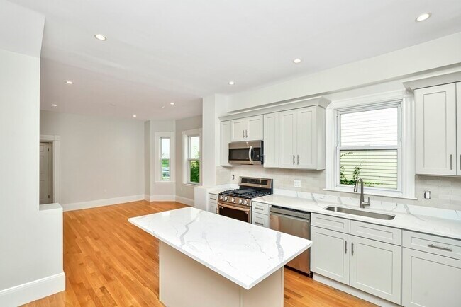 Building Photo - 20 Thornley St