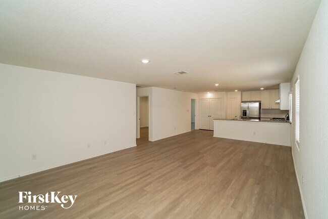 Foto del edificio - 10414 McClintock Dr