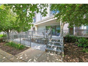 Building Photo - 2565 Franklin Ave