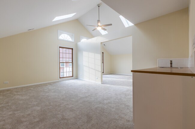 Building Photo - 173 S Stonington Dr