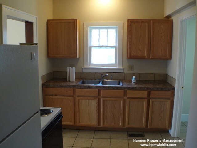 Building Photo - 3 Bed 1 Bath Home Near Riverside & 2nd St ...