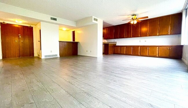 Building Photo - 400 S Los Robles Ave