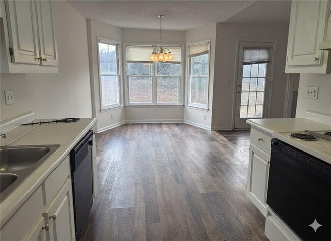 Foto del edificio - 2484 Morning Glory Ln NW