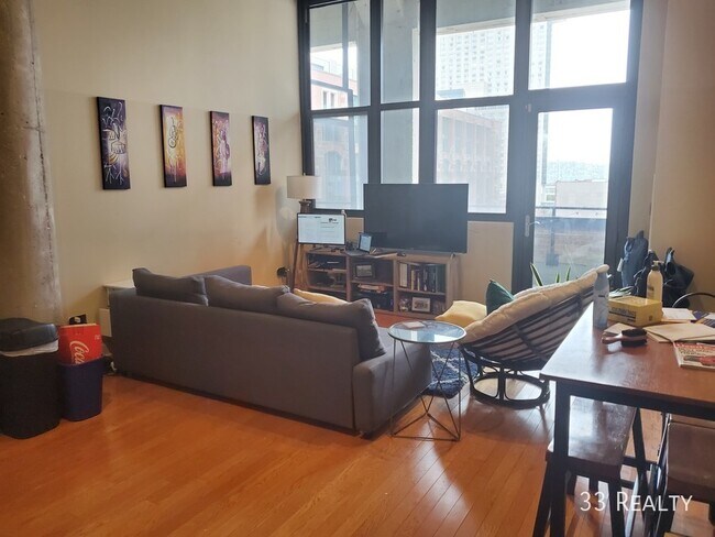 Foto del edificio - Updated 1Bed/1Bath, Prime South Loop locat...