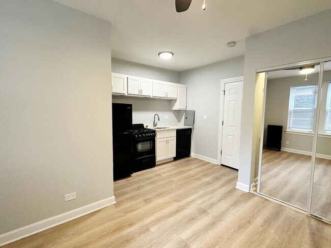 Foto del edificio - 5710 N Winthrop Ave