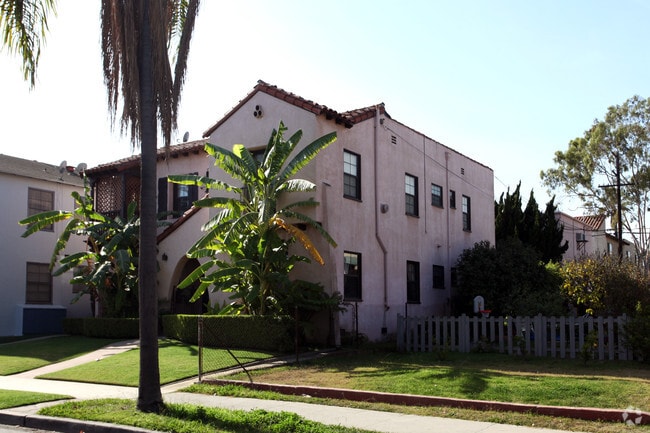 Building Photo - 827 Belmont Ave