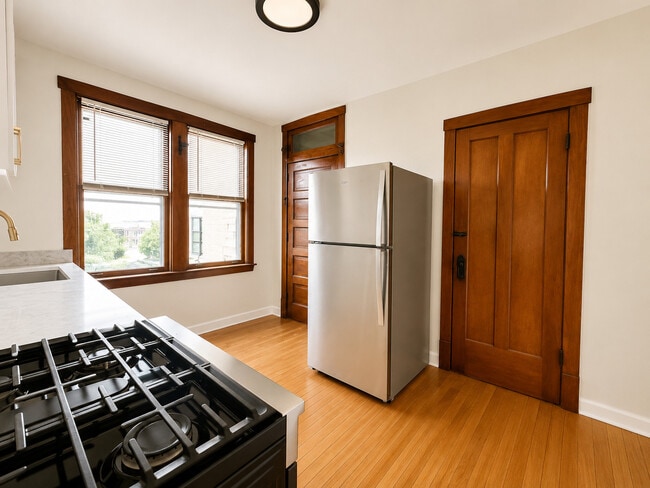 Building Photo - 4752 N Lotus Ave