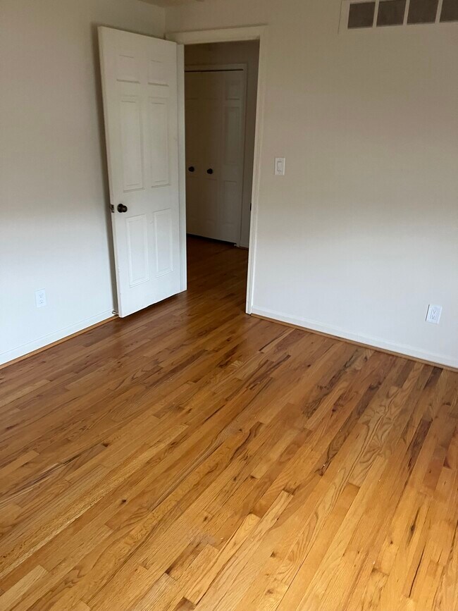 Building Photo - 28375 Brooks Ln
