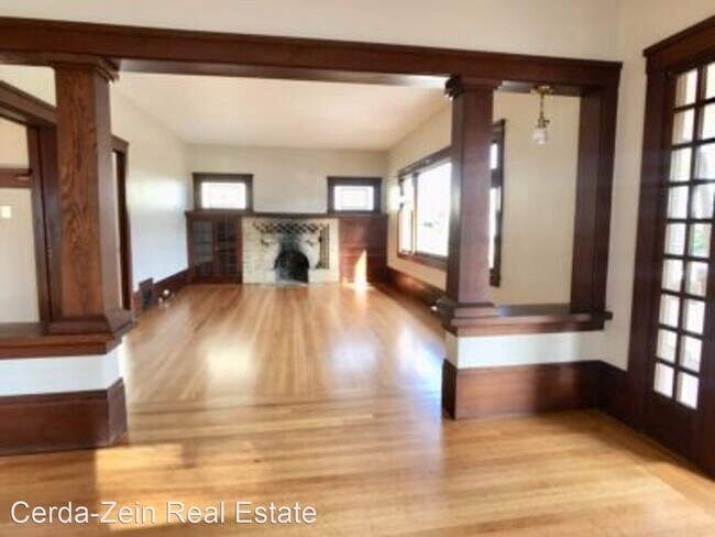 Foto del edificio - 3 br, 1 bath House - 1179 Regent St