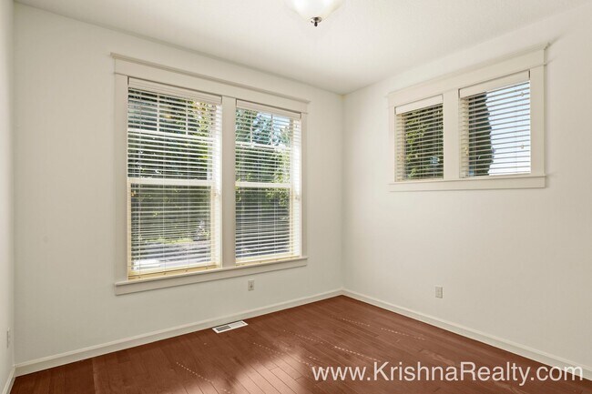 Foto del edificio - Stunning 4 BD* 2.5 BA* Single Family Home ...