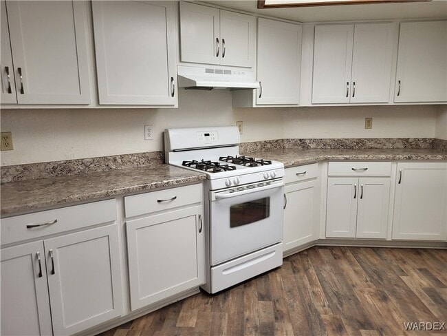 Building Photo - 2864 Country Club Dr