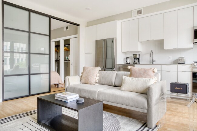 Foto del edificio - 2210 Wisconsin Ave NW