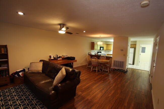 Foto del edificio - Cornerstone Condo Available Fall!