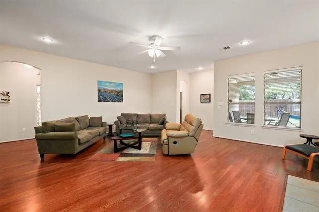 Foto del edificio - 6939 Chackbay Ln