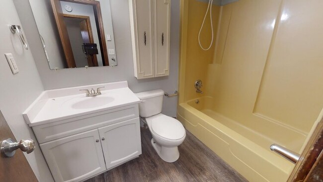 Bathroom - 614 Fishlock Ave