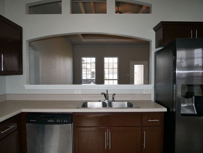 Building Photo - Spacious Delight: 4 Bed, 2 Bath House for ...
