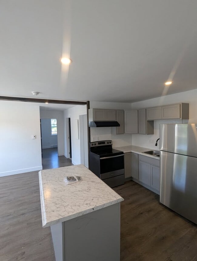 Building Photo - 778 King Ave