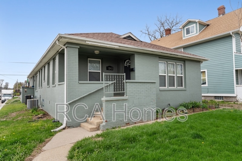 Photo - 3202 Ruckle Street