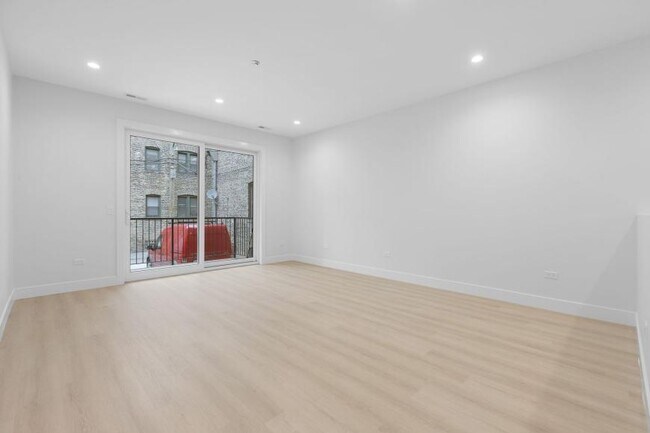 Building Photo - 2 bedroom in Chicago IL 60613