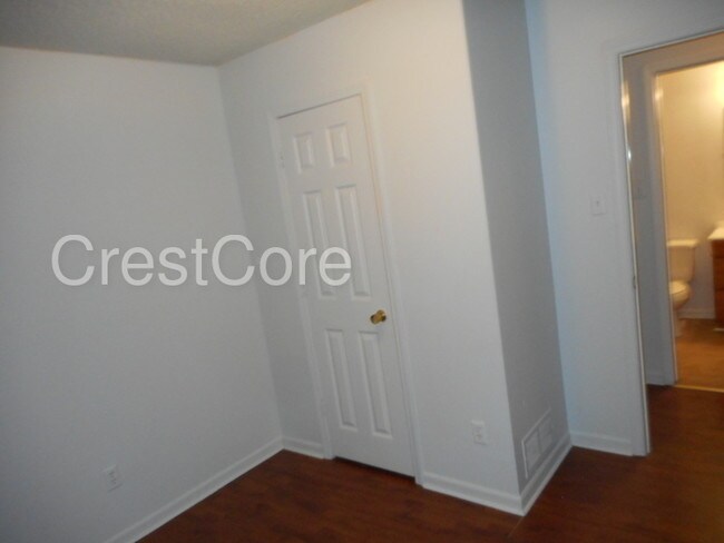 Building Photo - 945 N Claybrook St
