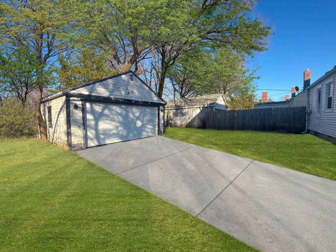 Foto del edificio - 22236 Lyndon St