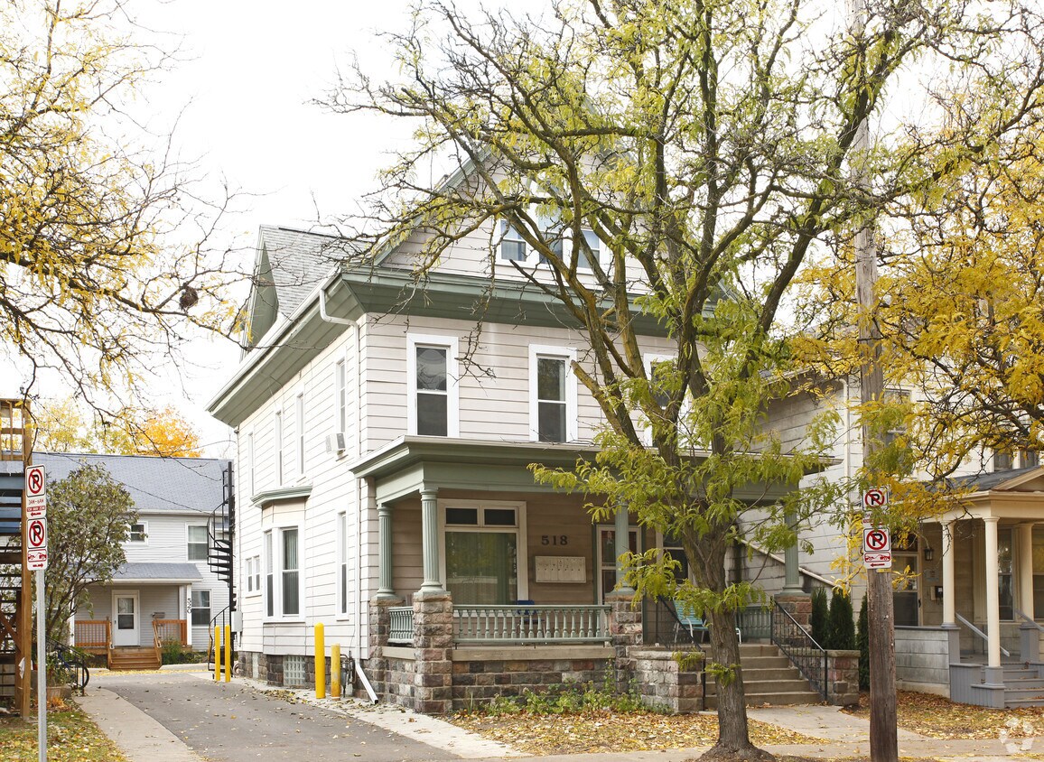 Primary Photo - 518-522 S Division St