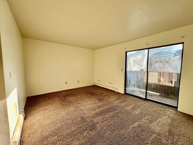 Building Photo - 133 E 12th St