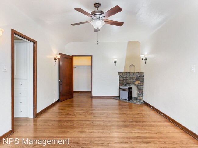 Building Photo - 1 br, 1 bath Apartment - 731½ East Broadwa...
