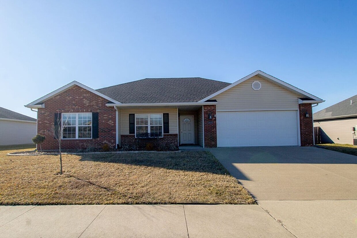 Foto principal - NW 3 bedroom w/ fenced yard