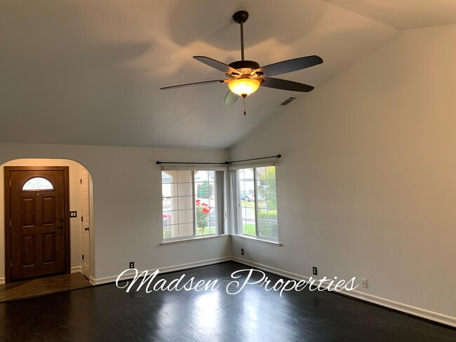 Foto del edificio - 2181 Huntington Dr