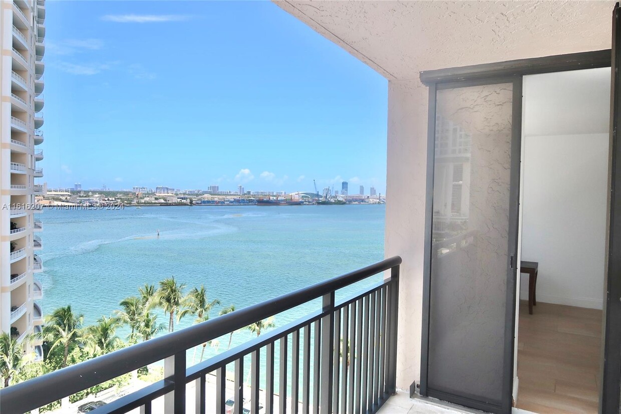 Foto principal - 540 Brickell Key Dr