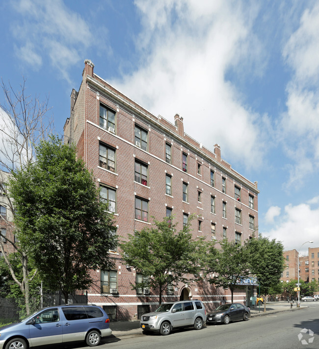 Foto del edificio - 840 Bronx Park S