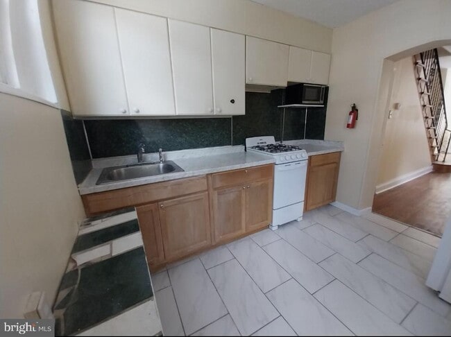 Building Photo - 819 Kimball St