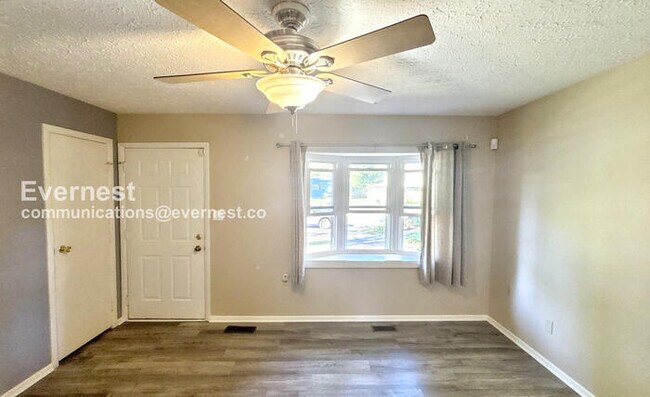 Foto del edificio - 4790 Beaucroft Ct