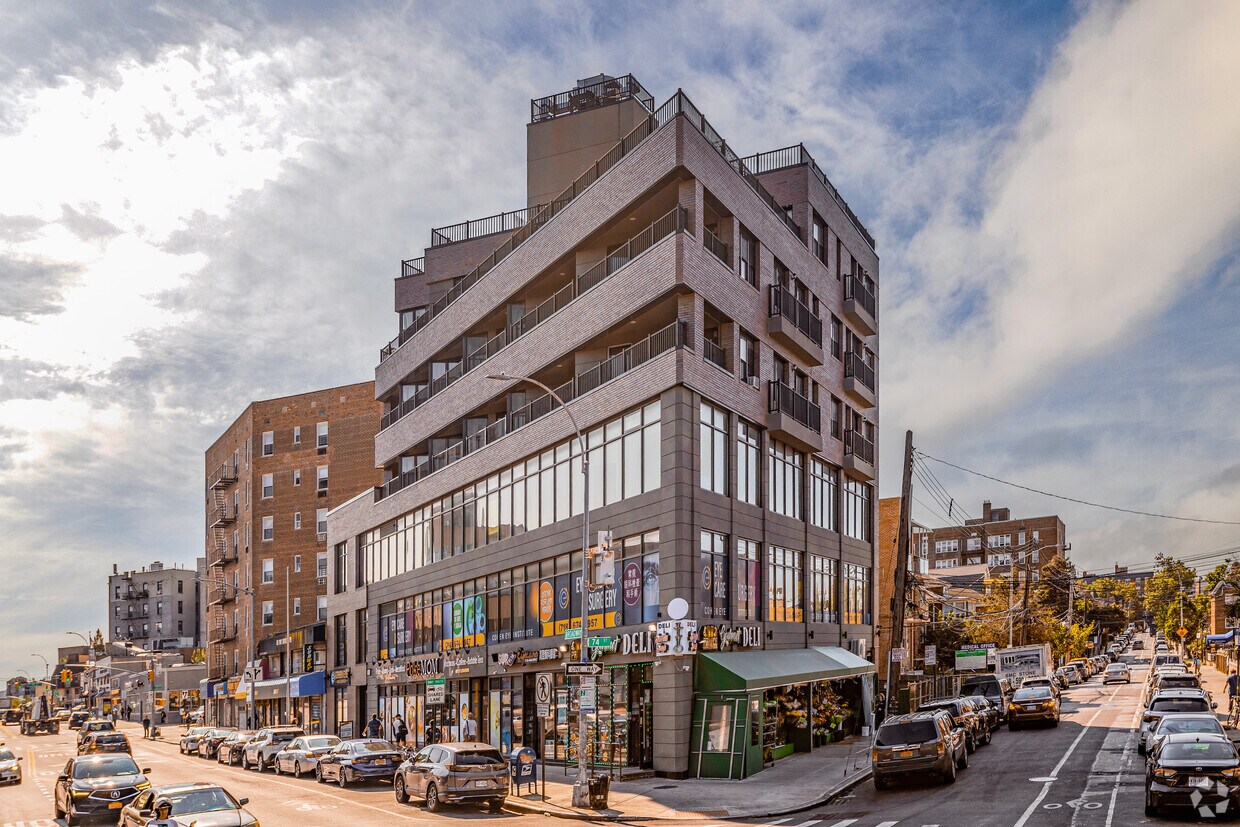 Foto principal - 7410 Broadway
